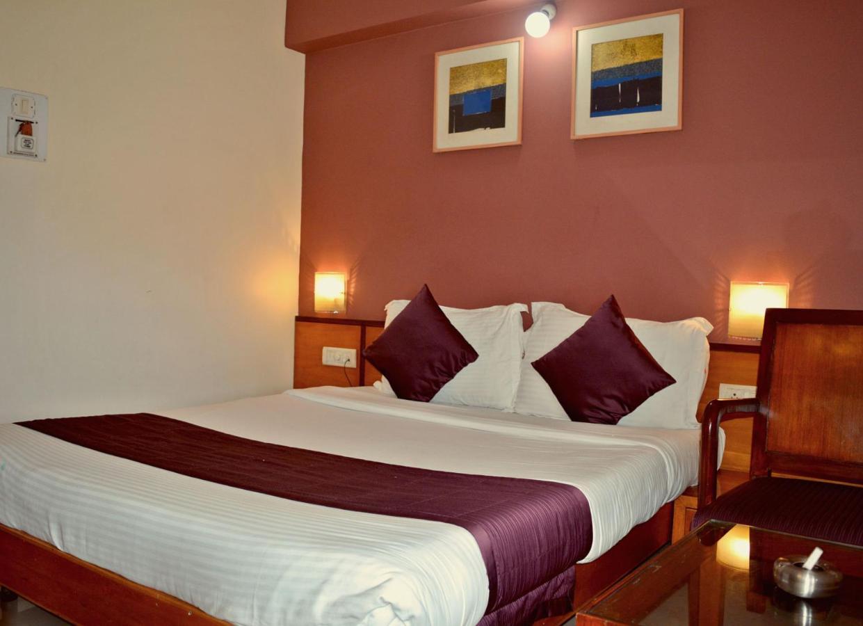Sukh Hotel Bombay Exterior foto